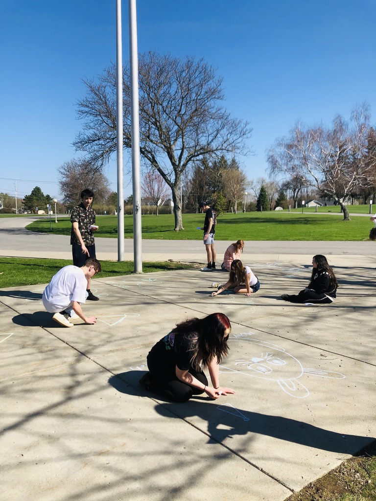 business students enjoying the sunshine